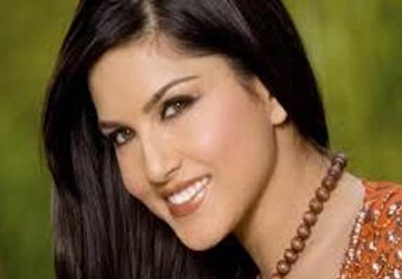 sunny leone,bollywood,ekta kapoor,exexex movie  సన్నిలియోనే భయపడేంత బూతా?